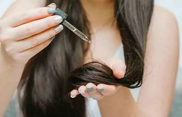 از روغن‌های مفید برای مو استفاده کنید