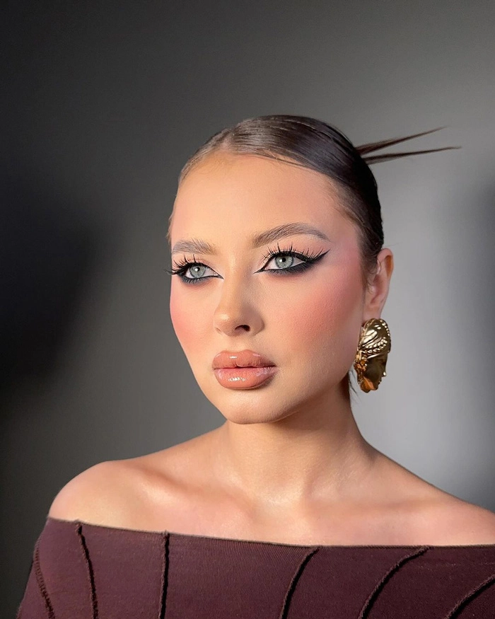 مدل چشم گربه‌ای معکوس (Reverse Cat Eye)