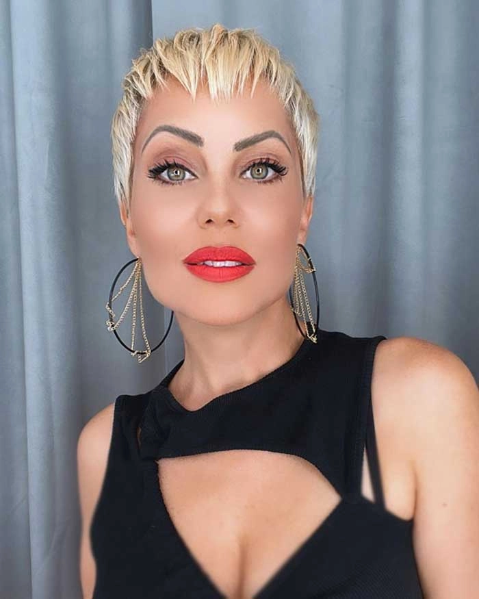 پیکسی با چتری میکرو (Pixie Cut With Micro Bangs)