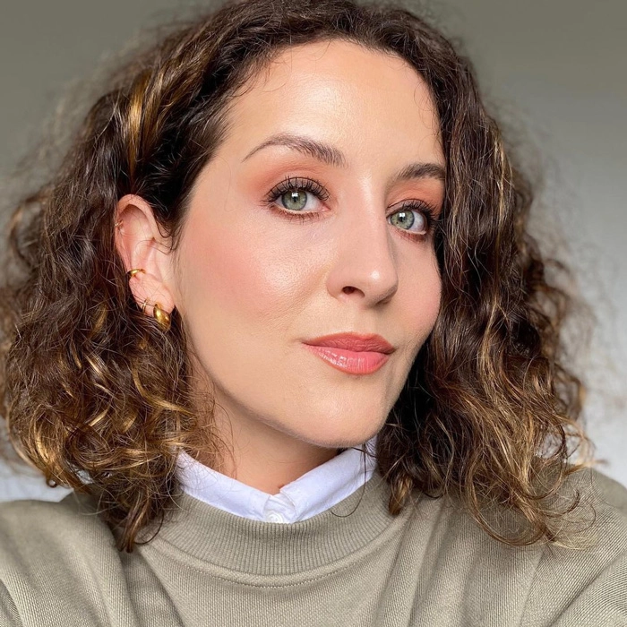 آرایش ملایم برای پلک افتاده (Soft Glam Makeup for Hooded Eyes)