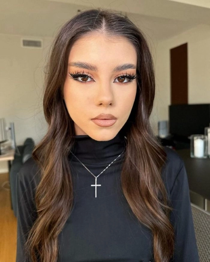 آرایش طبیعی قهوه‌ای (Natural Brown Makeup Looks)