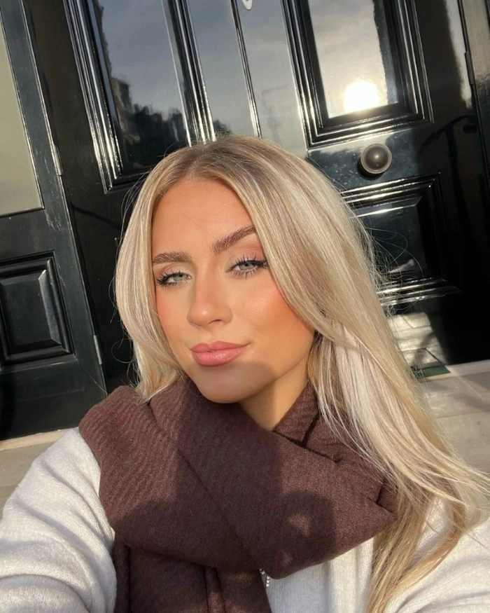 آرایش طبیعی روی پوست روشن (Natural Makeup Look on Light Skin)