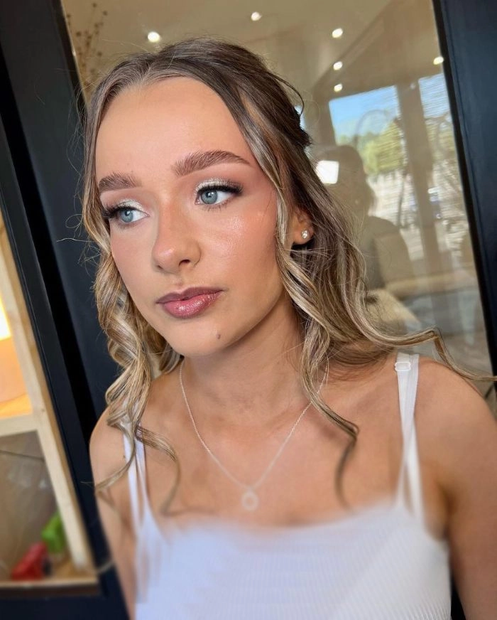 آرایش طبیعی نقره‌ای (Natural Silver Makeup Looks)