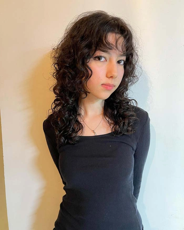 ولف کات برای موهای فر (Wolf Cut for Curly Hair)