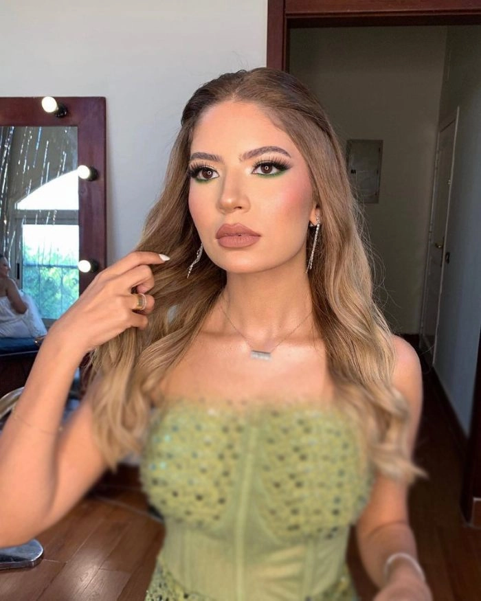 آرایش طبیعی همراه با Bold (Natural & Bold)