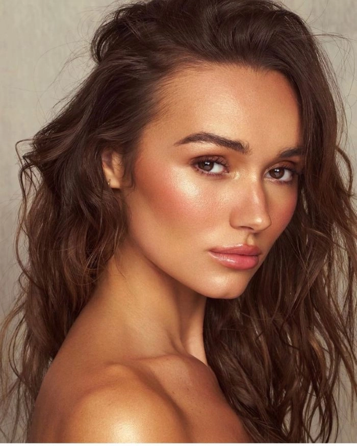 آرایش طبیعی برای مو قهوه‌ای‌ها (Natural Makeup Looks Brunette)