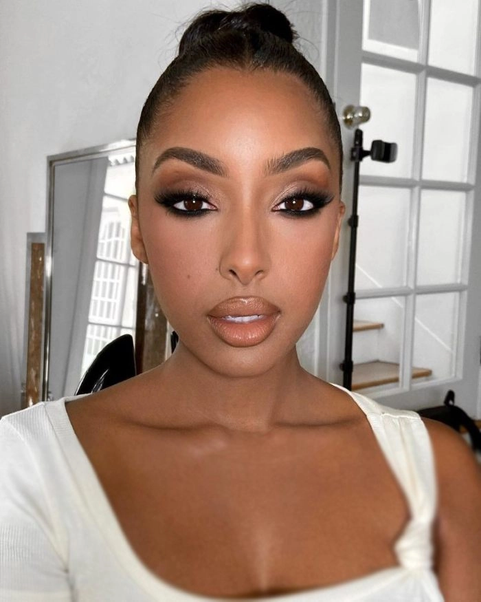 آرایش طبیعی روی پوست گندمی (Natural Makeup Look on Brown Skin)