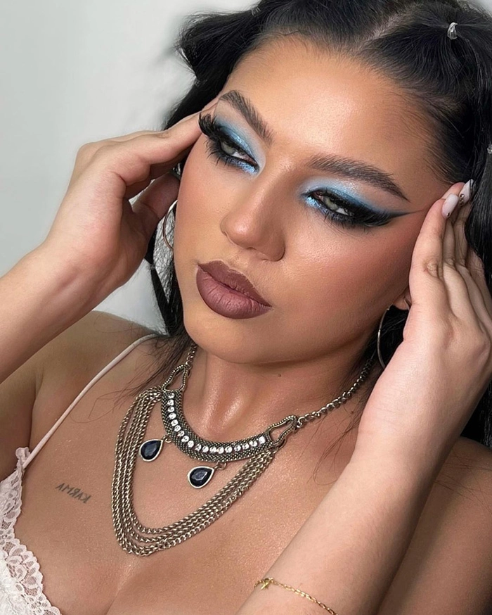 مدل چشم گربه‌ای نمایشی (Dramatic Cat Eye)