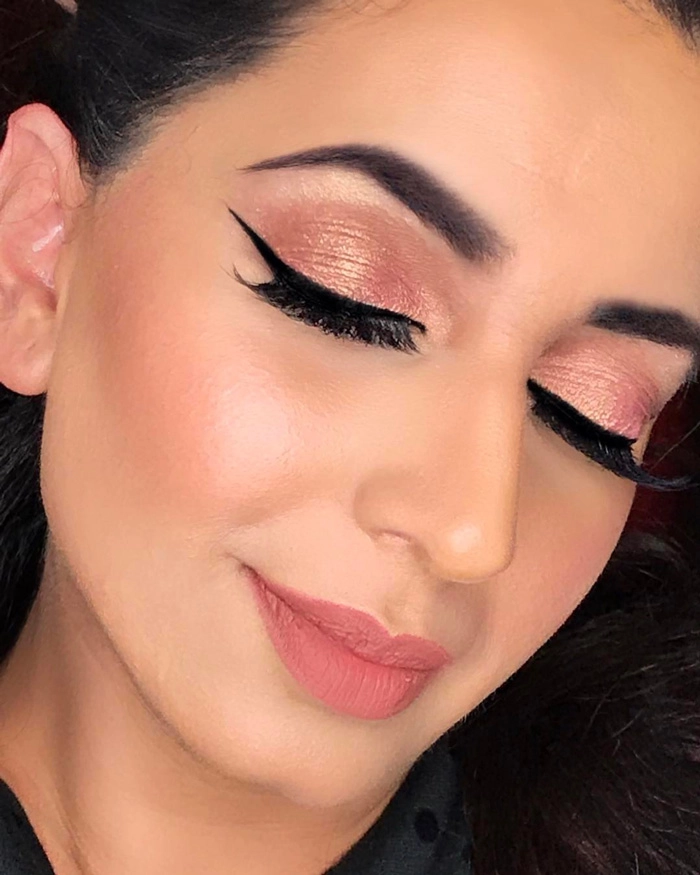 آرایش رزگلد ملایم (Rose Gold Soft Glam Look)