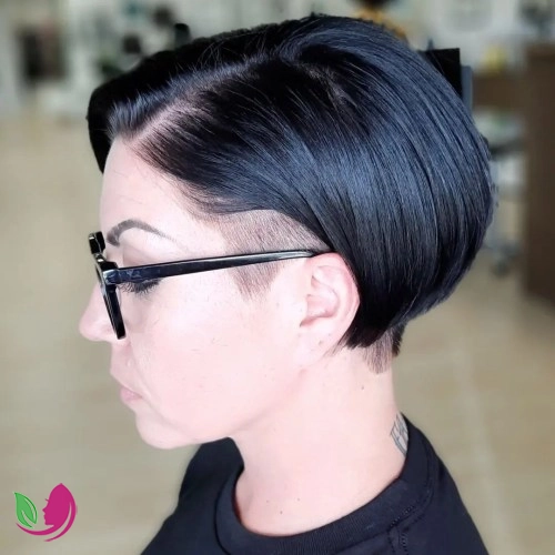 پیکسی باب نامتقارن با پشت کوتاه (Asymmetrical Pixie Bob with Short Nape)