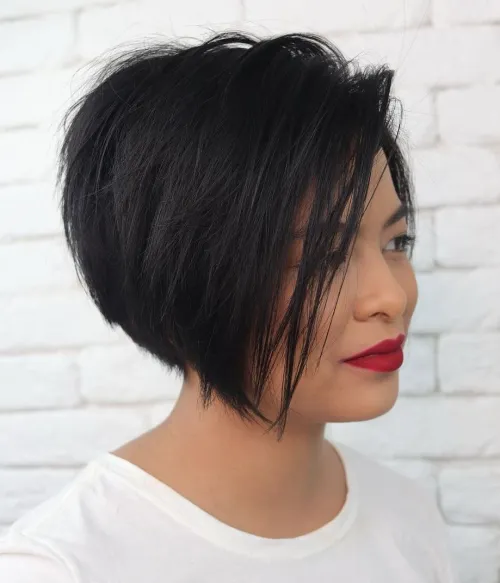 21. پیکسی باب زاویهدار با چتری کناری (Angled Side-Swept Style)