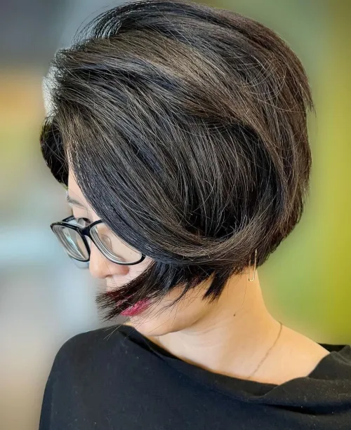 30. پیکسیباب با حجم در تاج سر (Bixie with Crown Volume)